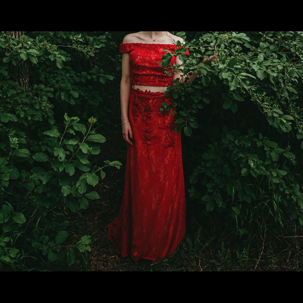 Red Prom/Grad dress - Picture 5 of 5